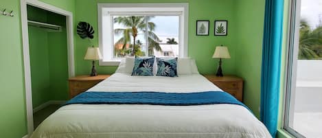 Palm guestroom is the 2nd bedroom with a king size bed.