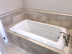 Deep large Bathtub 