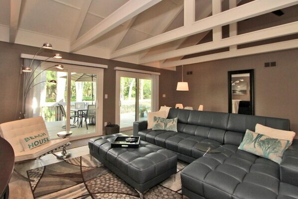 Modern Spacious Living Room