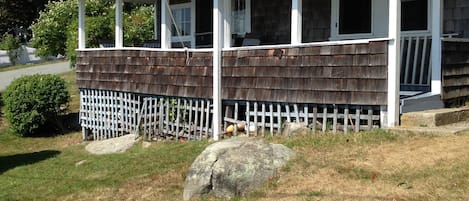 Igloo Cottage - Front view of Cottage & Porch