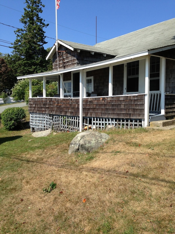 Igloo Cottage - Front view of Cottage & Porch