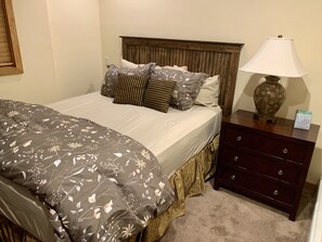 Queen bed 