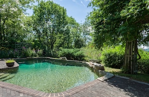 pool open Memorial Day-Labor Day