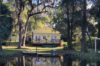 Lakefront Cottage,Boating, Fishing, pet friendly, internet