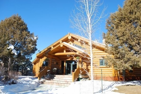 Orion's View  - Custom Log Home on 5.5 acres in beautiful Durango CO