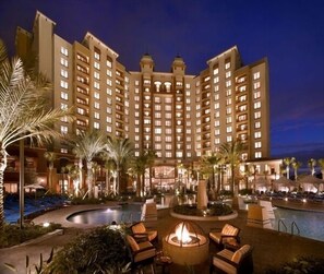 Wyndham Bonnet Creek is inside Disneyworld & offers all resort amenities.