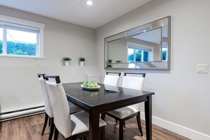 Dining Area for 4. Additional seating available.