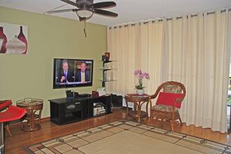 Lora's Condo in Kihei. Walking distance to beach & shopping!