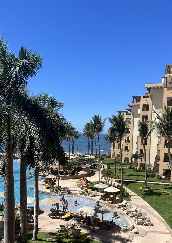 Straight on Ocean, palms and pool views from the balcony