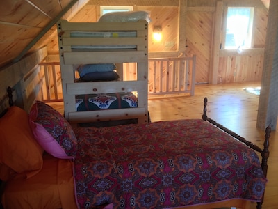 Gorgeous, Amish-Built Post and Beam Cabin on 10 acres, relax and unplug!