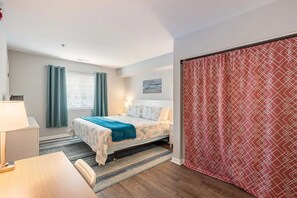 Main Bedroom with Washer & Dryer in Unit