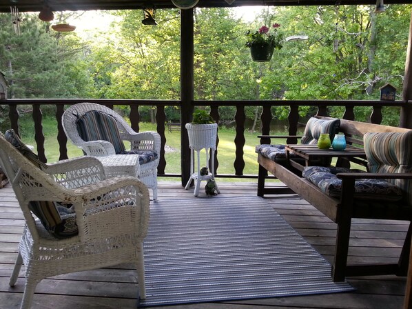 Cozy Cabin with private views of Tomorrow River