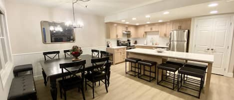 Beautifully renovated Dec ‘22 open kitchen concept w/full size appliances 