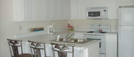 Kitchen with breakfast bar