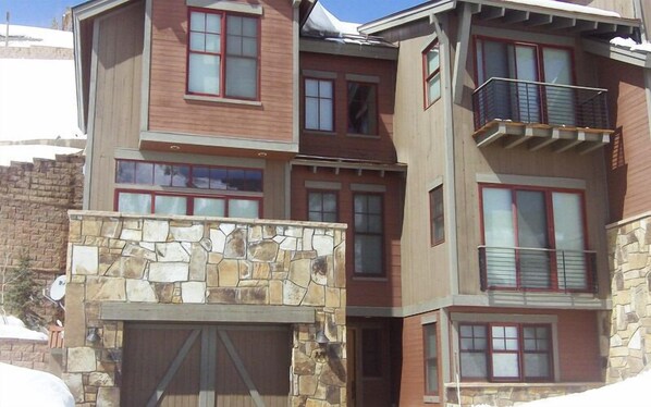 3300 sq ft, 3 stories, huge deck, and the best of views