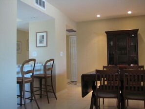 Extra eat-in areas in Living Room