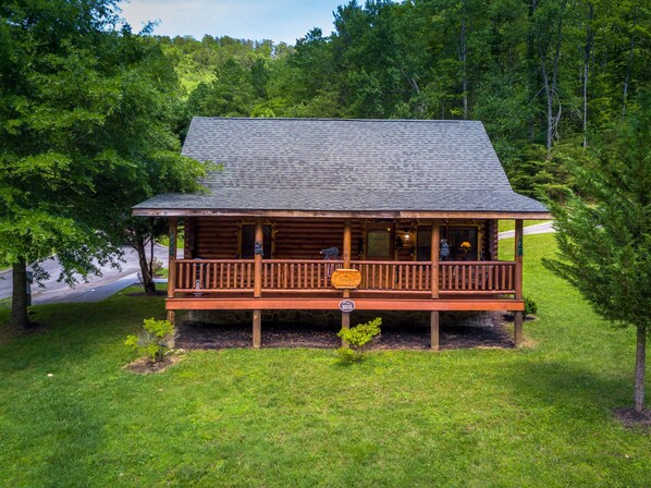 Pigeon Forge Cabin Rental - A Smoky Getaway - Covered Back Deck