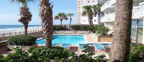 Beautiful "A Rated" Ocean Front Condo.. Pools.. Hot Tubs.. And Lots of Ocean!