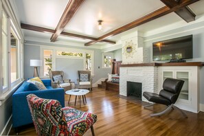 California lifestyle vibe living room