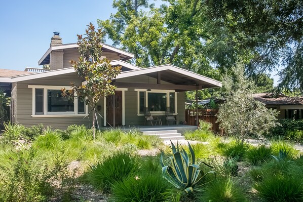 1914 Airplane Bungalow in Historical Bungalow Heaven