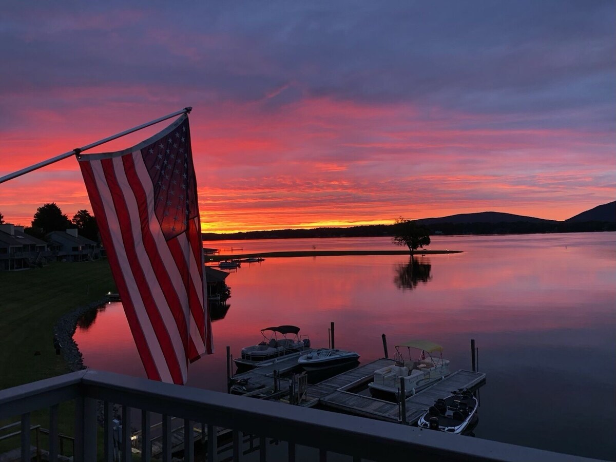 Postcard Pointe! A Smith Mtn. Lake Bernard’s Landing Waterfront Townhouse