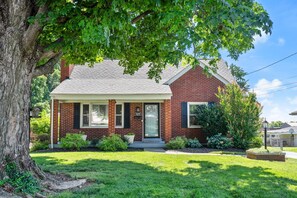 Beautiful home, central to ALL of Louisville!