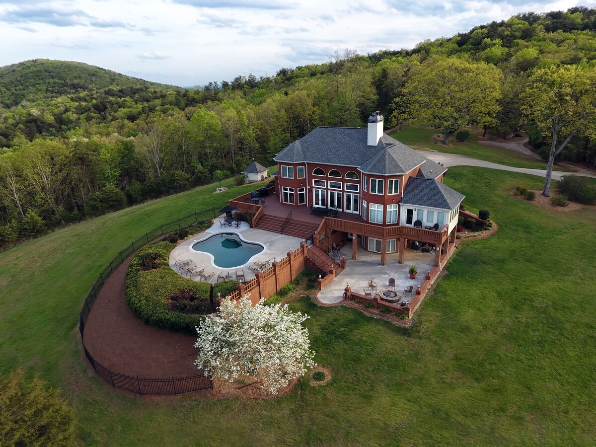 Luxurious Mountain Top Home with Pool Overlooking Breathtaking Panoramic Views!