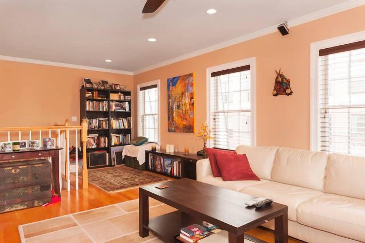 LOCATION, LOCATION LOCATION, 2 Bed, 2 Bath Luxury Condo