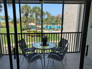Enjoy coffee or dinner (or anything!) while on the lanai w/ this gorgeous view!