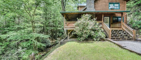 Outdoor view of cabin