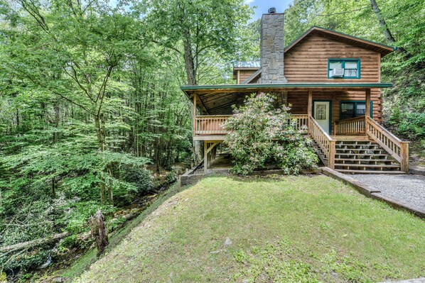 Outdoor view of cabin