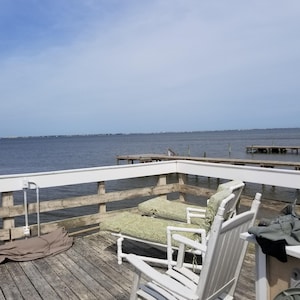 Charming and Spacious Waterfront Apartment in Manteo