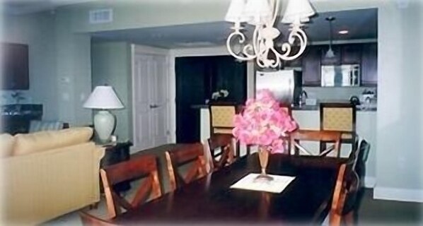 Dining Area (seating for 8 plus bar)