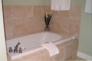 Master Bath Tub (also has seperate walk in shower)