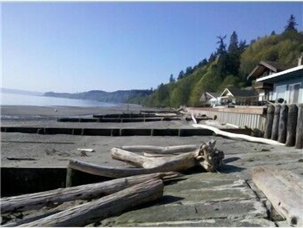 Beach and view to the South