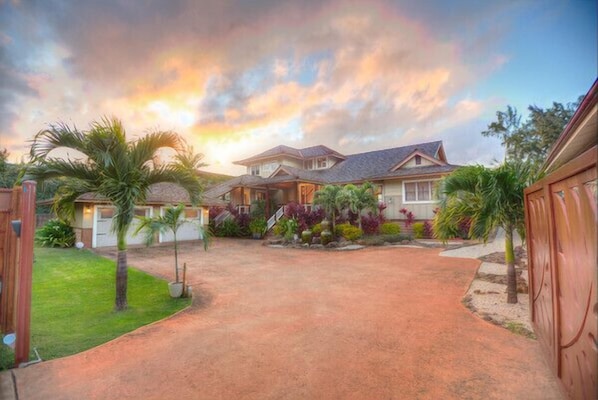 Front of home. World renowned North Shore breathtaking sunsets.