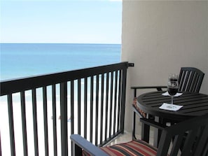comfortable balcony furnishings to enjoy the beach and Gulf View