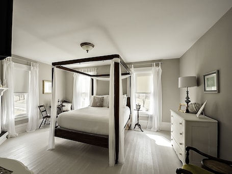 2nd floor Queen room with private bath and fireplace
