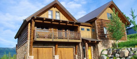 Custom log home, fully appointed, perched above downtown Steamboat Spring