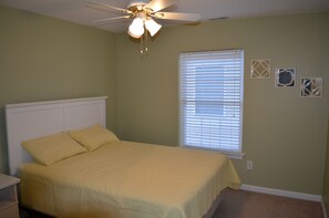 Large second Bedroom with new Queen mattress. New furniture. 52' ceiling fan