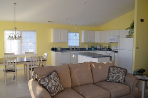 Large, open Living and Dining area for family. Custom colors.