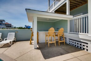 Surf-or-Sound-Realty-Yellow-Fin-612-Tiki-Bar