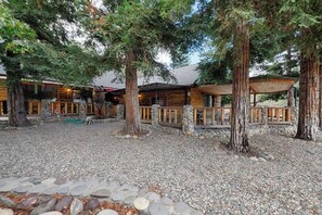 Great walking path around the cabin.