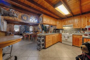 Kitchen & dinning area