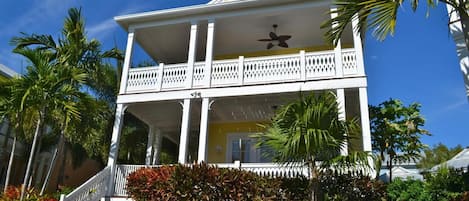 Relaxing porches overlooking pool and ocean