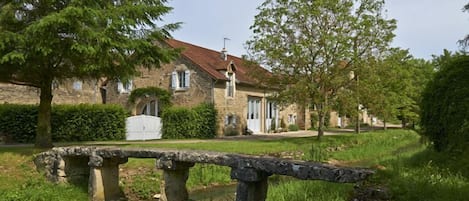 Relax in this fabulous farmhouse in the heart of Burgundy, the home of wine