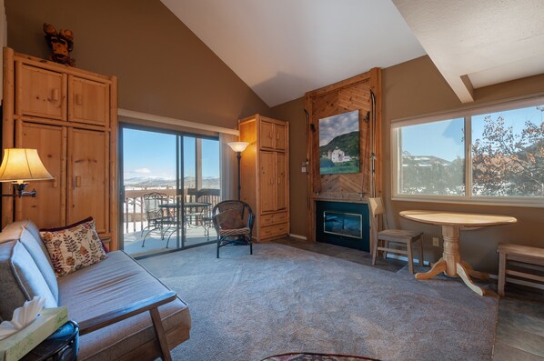 Living/dining room, with views!