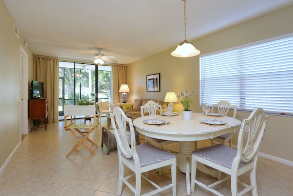 Dining room, Living room, Lanai