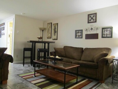 Relax & Have Fun..you Deserve It! Cozy Remodeled 1 Bdrm Condo On Lake Delton