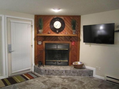 Relax & Have Fun..you Deserve It! Cozy Remodeled 1 Bdrm Condo On Lake Delton